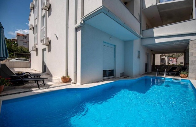 Villa Lavanda - Two Bedroom Apartment with Balcony A2