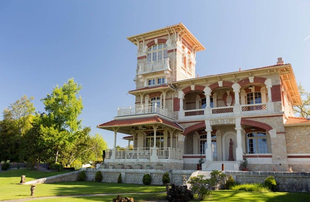 Villa Le Bassin - Eight Bedroom Villa, Sleeps 15
