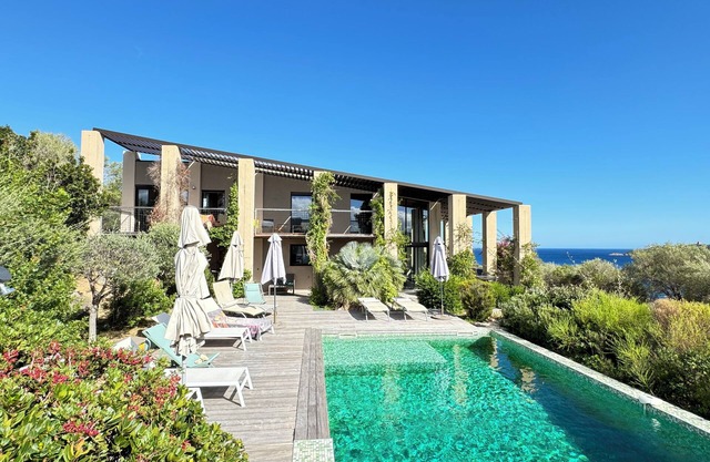 Villa Libecciu, exceptional view of the sea, beach at 150m, Porto Vecchio