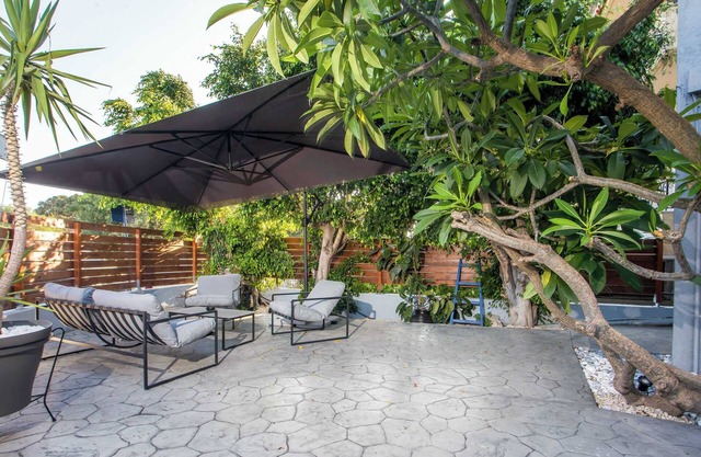 Villa Lilienne-Peaceful Escape with Garden & Balcony