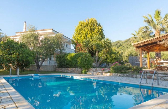 Villa Lilly - Six Bedroom Villa, Sleeps 12