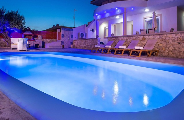 Villa Linda Tsambika Afandou With Pool, BBQ, Mountain Views Near Beach
