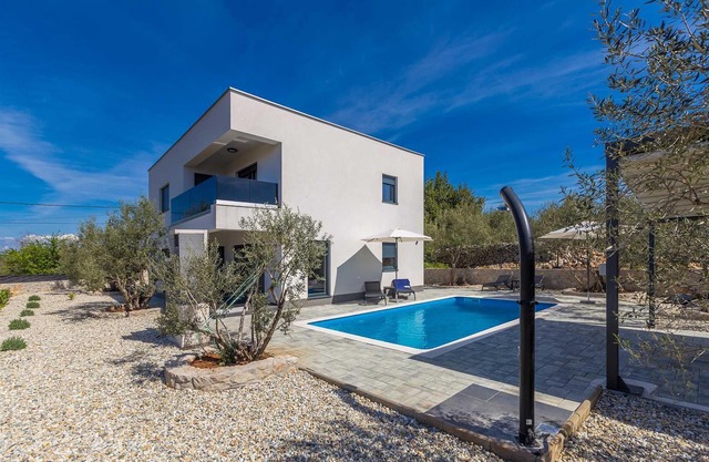Villa LIO with private pool