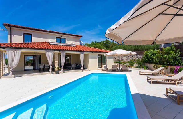 Villa Loni with Pool & Seaview