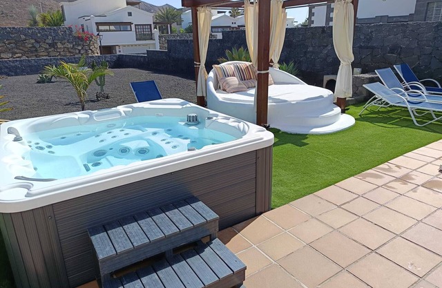 VILLA LOS ALISIOS is a great villa with private pool