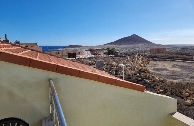 Villa Los Vientos only 100m to the surf beach, terrace, balcony, sea view, wifi