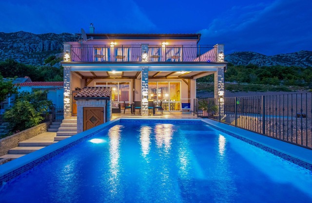 Villa Lucija - Croatia Place to Stay & Holiday Rentals with Pool