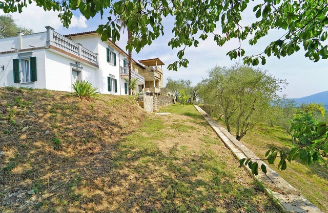 Villa Ludovica 8 Pax with Free WiFi, BBQ, Terrace, Garden near to Cinque Terre