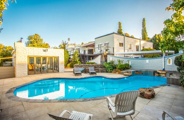 Villa Luisa: Sun-filled hidden gem with Pool.