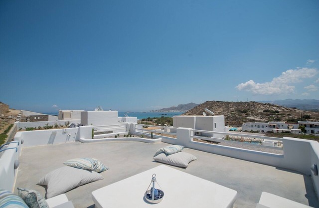 Villa Luna Bianca is designed with total relaxation in mind and 5 minutes by car to Naxos Town.
