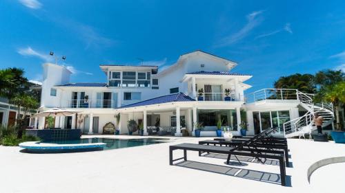 Villa Luxuosa - Condomínio Beira Mar - Costa Verde Tabatinga - Caraguatatuba - Com equipe diária