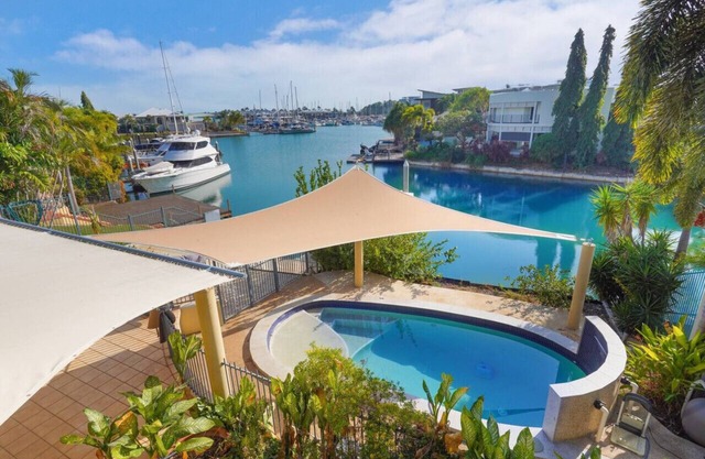 Villa Marina Darwin: 4 bed, 3 bath w/Pool+Cinema!