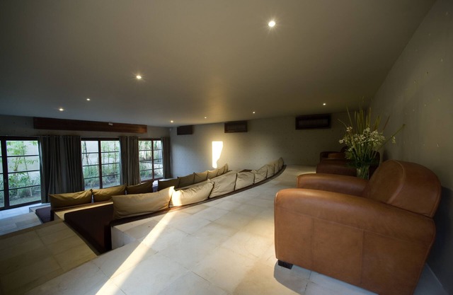 Villa Mary - Expansive Bali Villa w/Quiet Access to the Beach