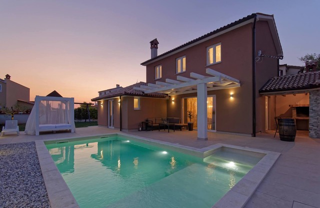Villa Matthias - 8 Personen, 3 Schlafzimmer, Privater Pool, Grill