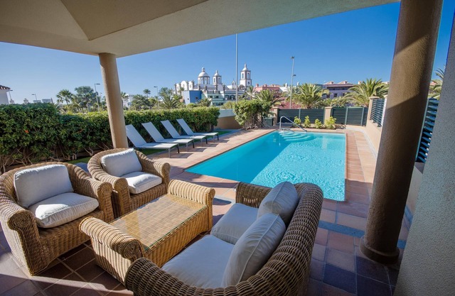 'Villa Meloneras' with Sea View, Private Pool, Terrace and Wi-Fi