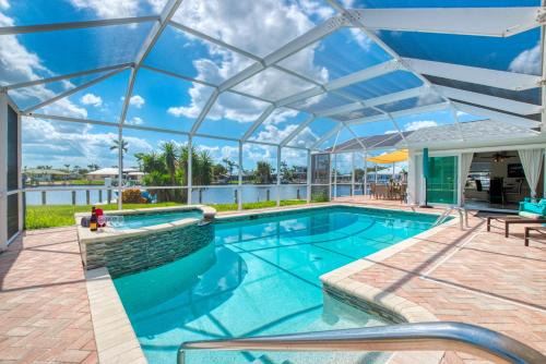 VILLA MIKADO - 3 BEDS - 3 BATHS - 6 GUESTS - GULF ACCESS & POOL/SPA - BOAT
