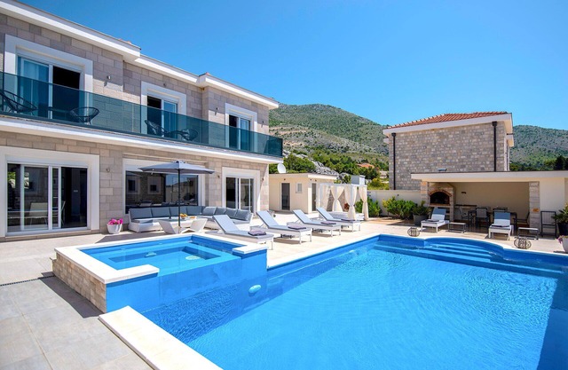 Villa Miriam with private pool/Jet pool-near Dubrovnik