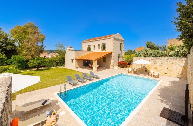 Villa Nafsika - Four Bedroom Villa, Sleeps 11