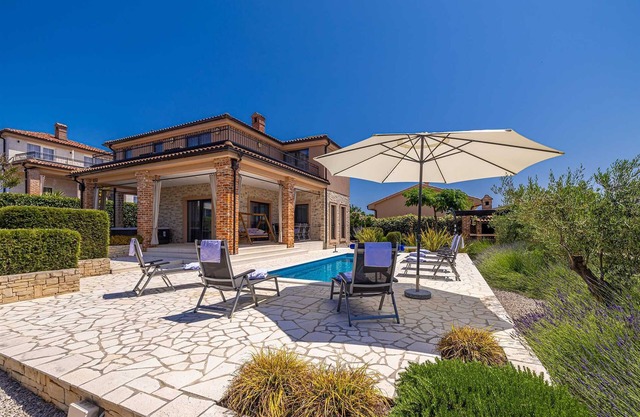 Villa NATHALIE with private pool, jacuzzi and outdoor sauna