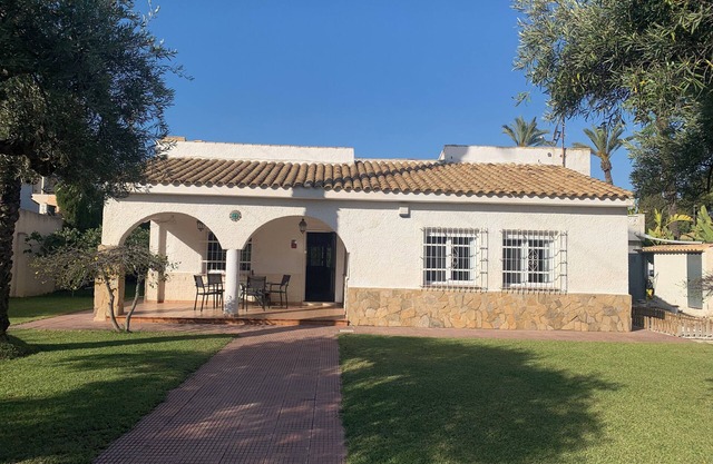 Villa Near The Sea (Less Than 200 Meters) With Private Pool.