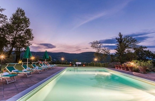Villa Nel Cielo, beautiful villa with swimming pool and outdoor Jacuzzi, located in the Tuscan c.