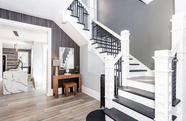 Villa Noir Chicago Victorian home 7 min to downtown, museums, shops & the beach