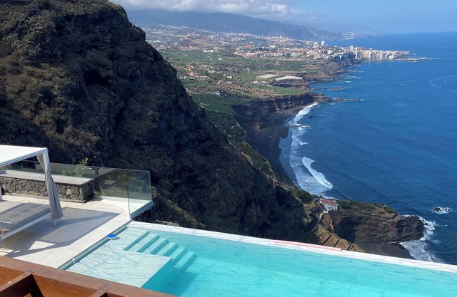 VILLA OCEAN II Luxe Infinity heated pool