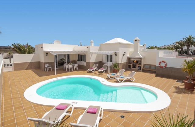 Villa Olivina 1 by Villa Plus