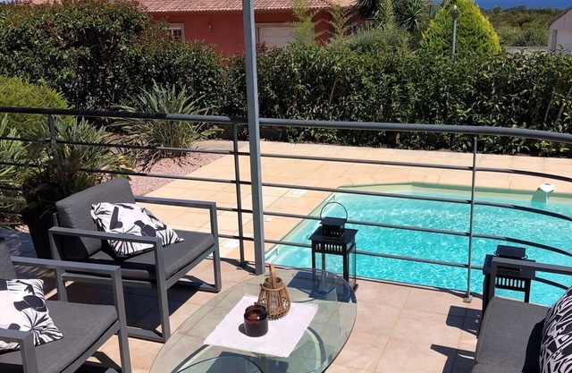 Villa Osari Avec Piscine Située à 700m D'une Plage de Sable