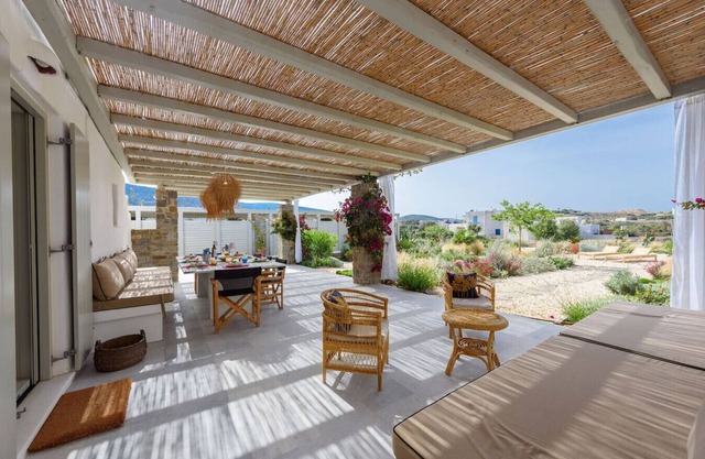 Villa Paralia - Beach Acccess