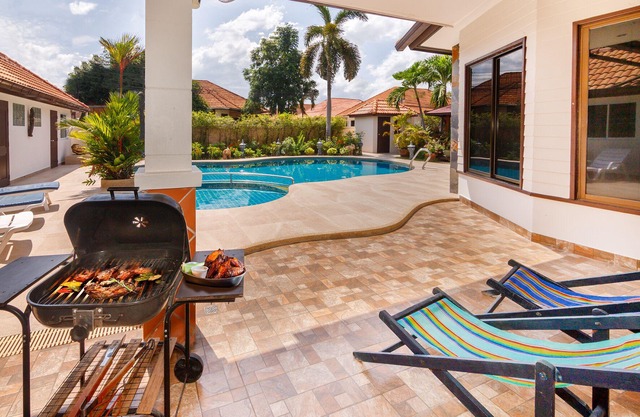Villa Pattaya Hill minutes from the Beach and City Pattaya