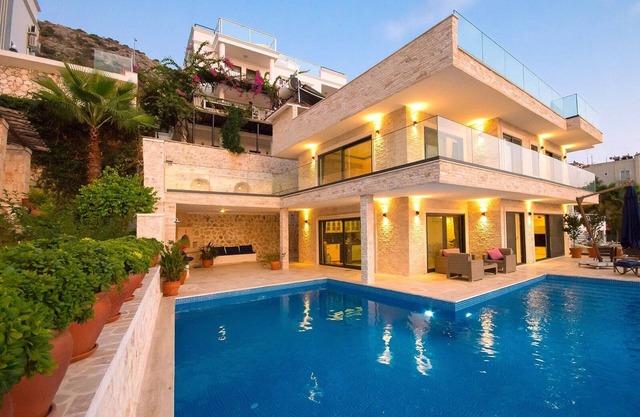 Villa Pelin Luxury 5 bedroom with Heated pool & spectacular views