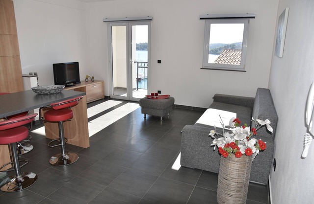 Villa Pina TOP*Apartment Nicos at the see 2-4 persons