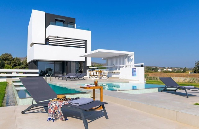 Villa Pindar - Four Bedroom Villa, Sleeps 8