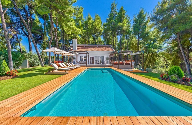 Villa Pinewood - Six Bedroom Villa, Sleeps 12