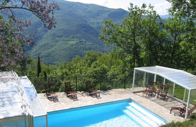 Villa, piscine chauffée par panneaux solaires et par abri haut télescopique
