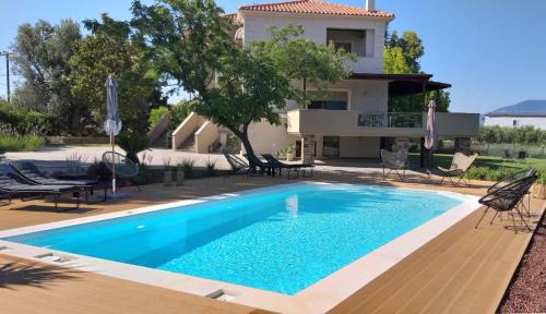 Villa Polyxeni 5 Bedrooms and Private Pool