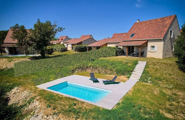 Villa, private pool, detached, 2 bathrooms 8 people