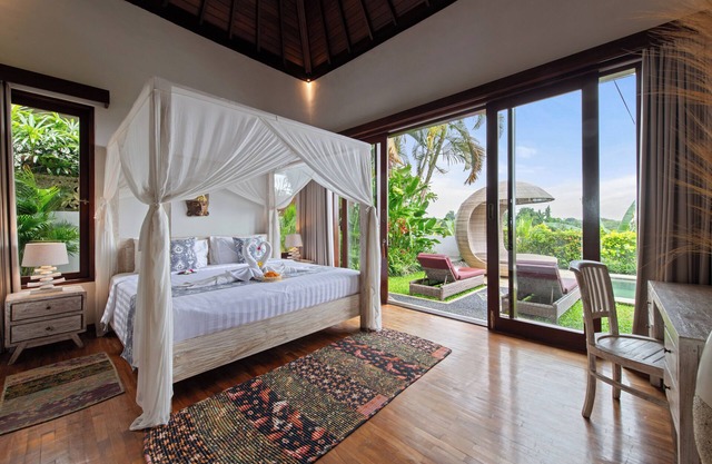 Villa Private Pool Sahaja 4 Surrounded by Rice Fields