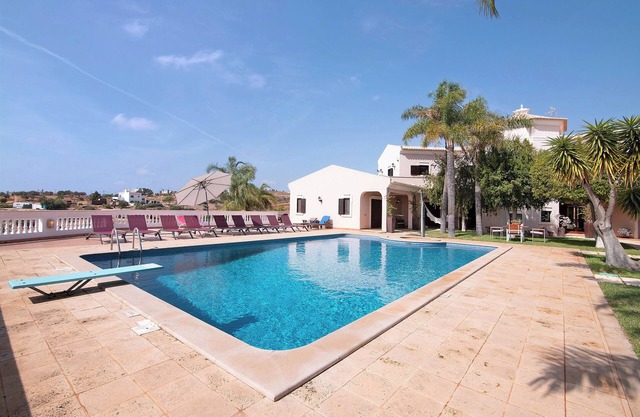 Villa 'Quinta Dos Fontanais' with Sea View, Wi-Fi and Air Conditioning