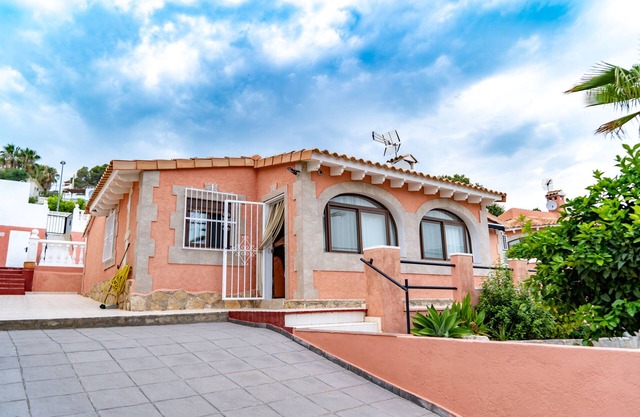 villa redone, swimming pool, jacuzzi, sea view 4 bdr 2 bath/calm assured