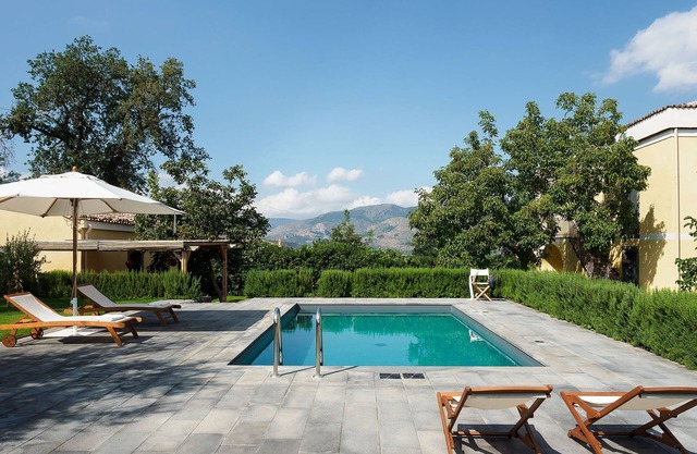 Villa rental with pool, Wi-Fi, garden, near Mt. Etna, Taormina