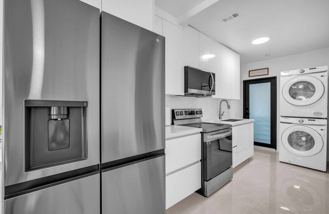 Villa Roads 2/2 King Bed, Laundry Coral Gables, Brickell, Little Havana, Airport