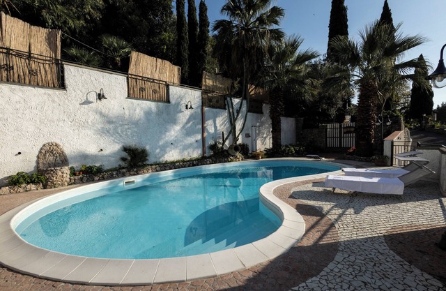 VILLA ROBI WITH POOL NEAR AMALFI COAST, POMPEI AND NAPLES