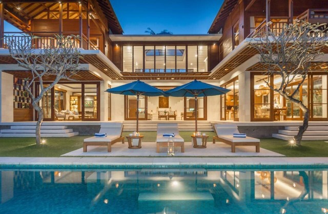Villa Rusa Biru - Luxury Villa with Pool and in-Villa Cook in Canggu