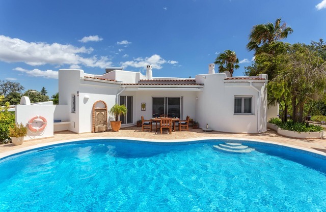 Villa Sagres is a country villa, 3km from the Golf courses and 13km from the beaches