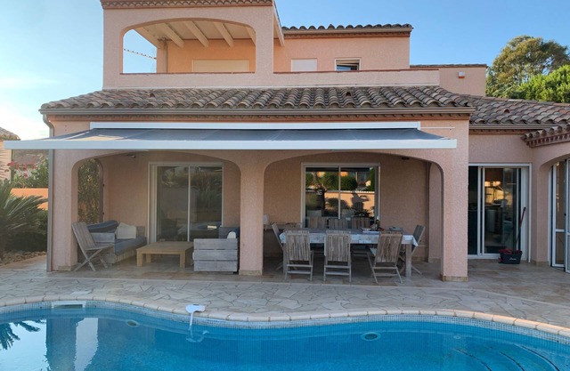 Villa Saint Cyprien plage, 12 to 13 people, with swimming pool and garden, 5min from all amenities