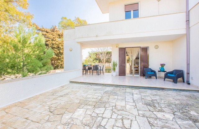 Villa Salento. 250 m from the beach, sea view, 500 M of FENCED GARDEN. WOW