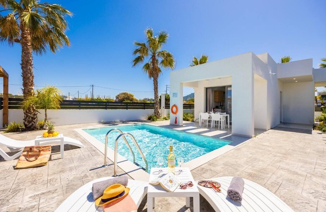 Villa Salty Sun 2 - Two Bedroom Villa, Sleeps 5