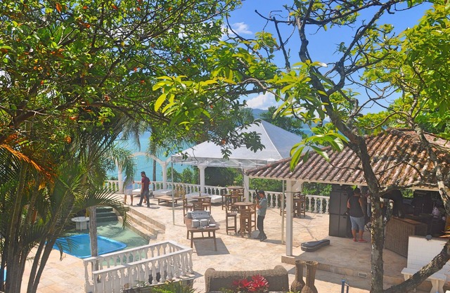 Villa Santuario: Your Beachfront Retreat in Florianopolis